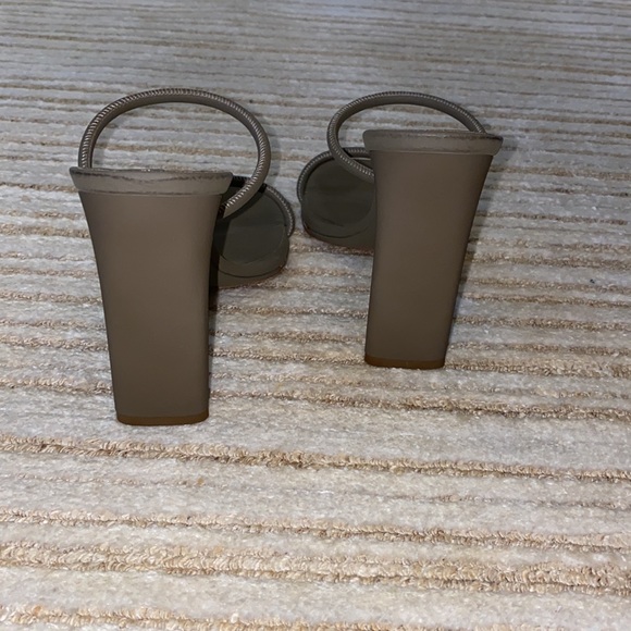 YEEZY SEASON 8 SANDAL HEEL - Picture 5 of 7